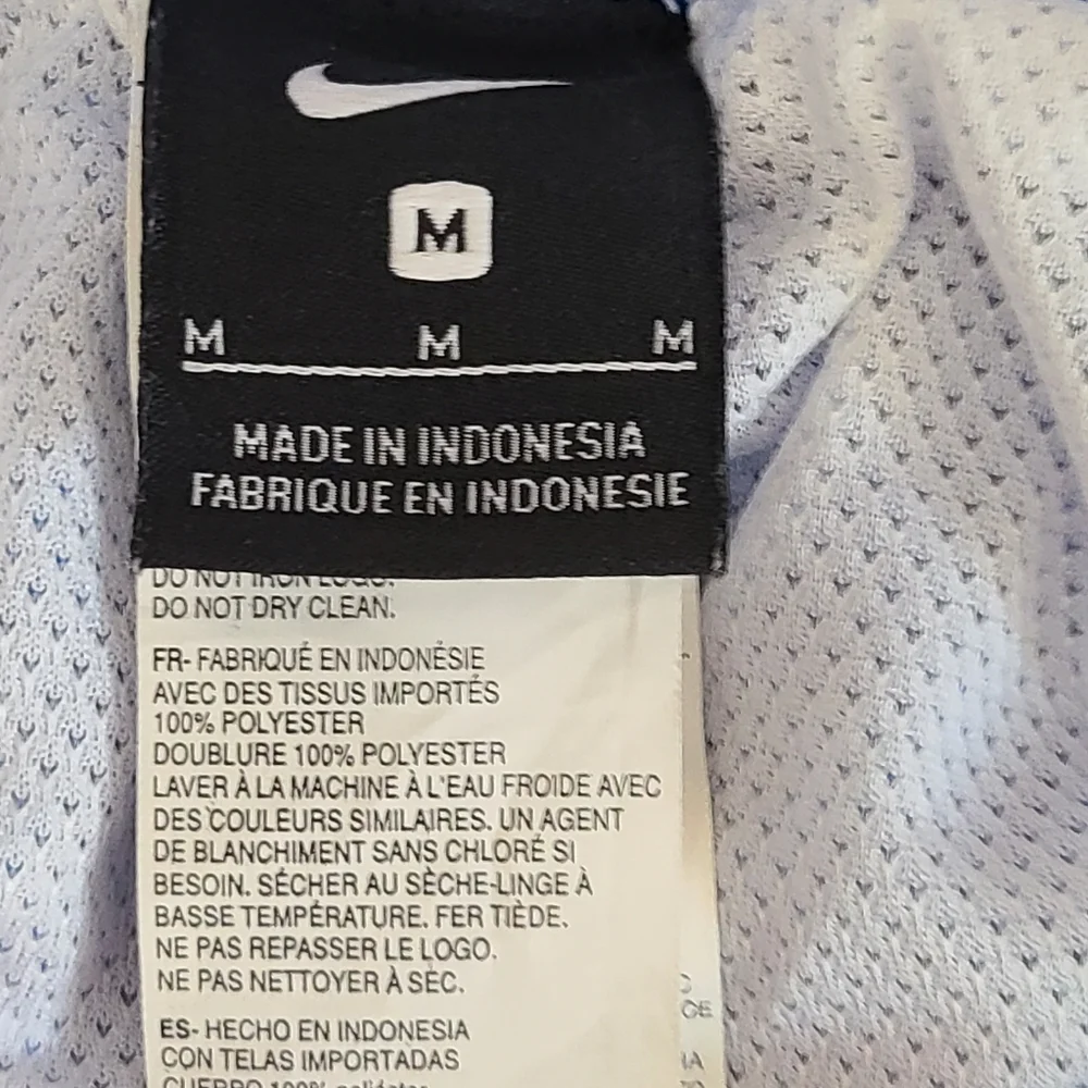 Nike Men's Volley Shorts in Great Condition - Picture 3 of 4